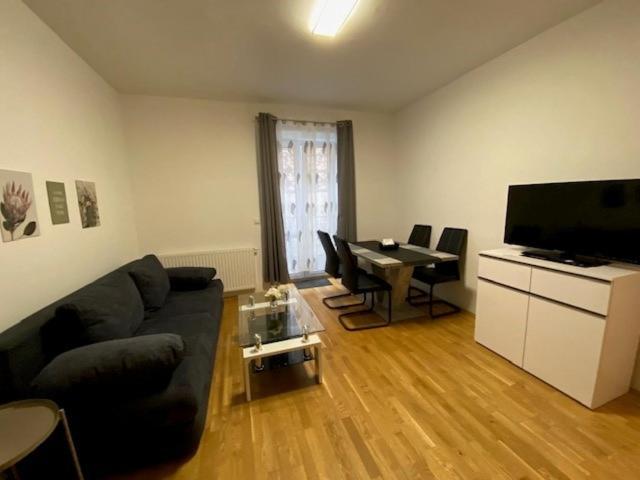 Paky Appartements 00322 Bruck an der Leitha Buitenkant foto